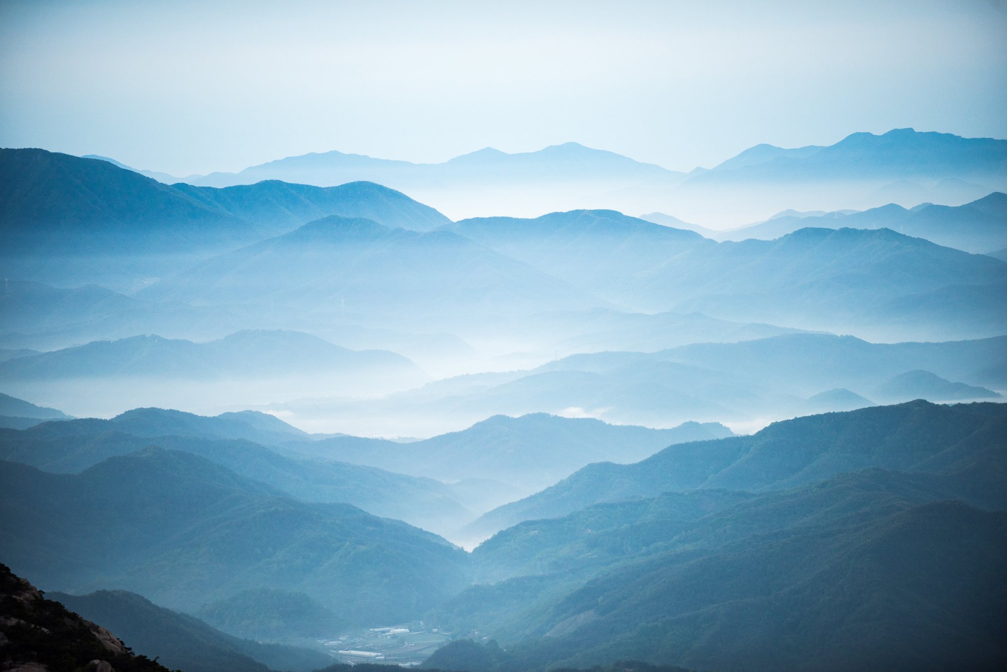 dawn-hwangmasan-mountain-with-sea-clouds